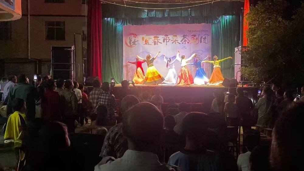 戏暖洪塘｜宜春采茶戏点亮乡村夜