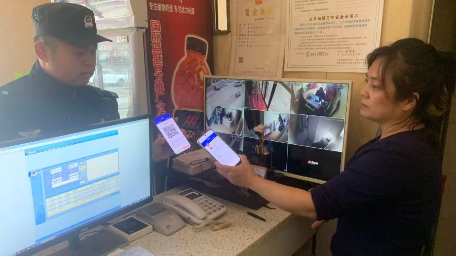 省林区公安局海林分局：全面落实“亮码入企”制度 扎实开展行业场所安全检查