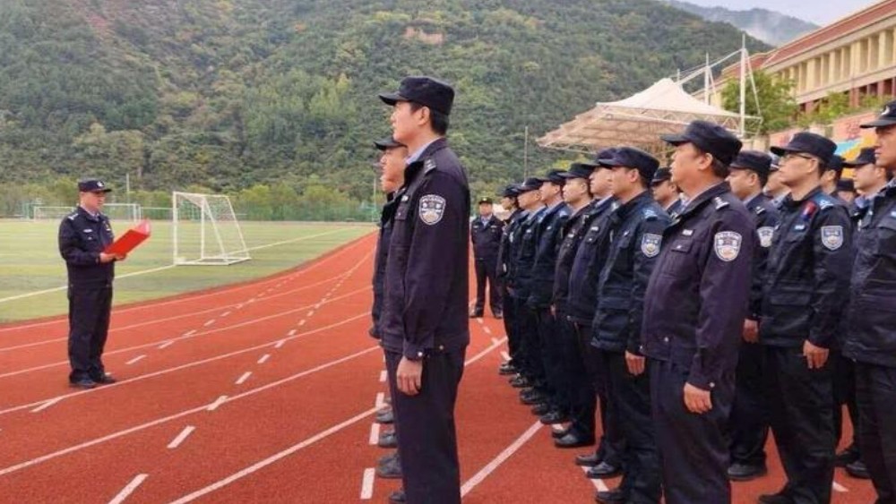 凤县公安：锤炼过硬作风 规范队列礼仪