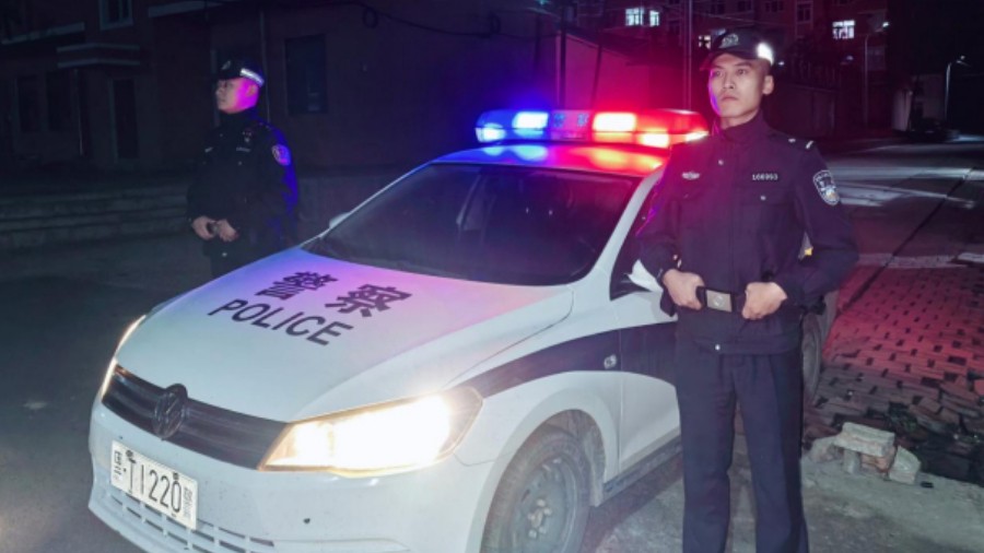 省林区公安局双鸭山分局：亮警灯巡夜幕 守辖区护民安
