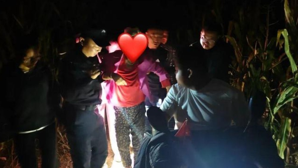 阎良公安空地联动找回走失八旬老人