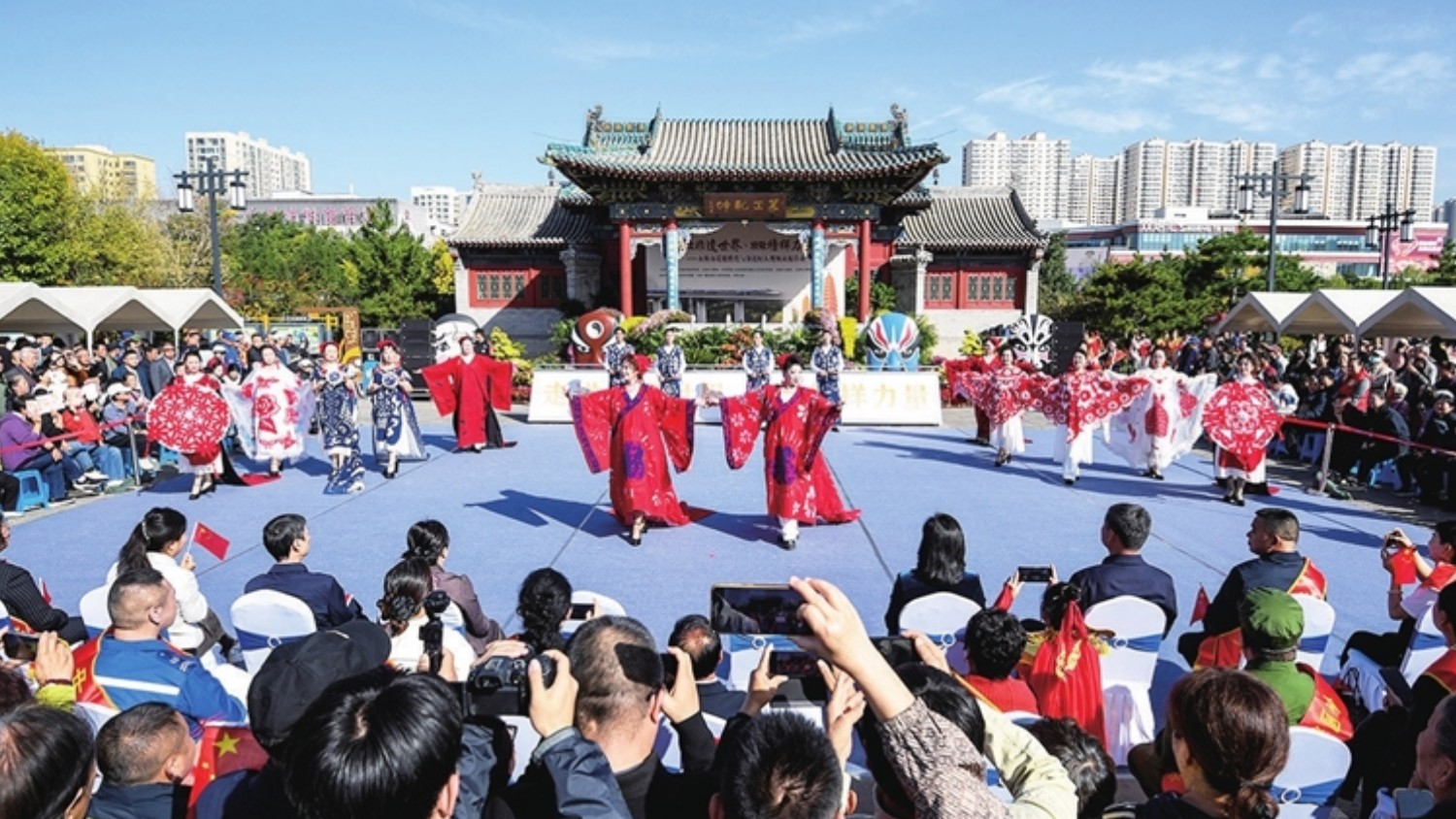 我市举办道德模范与身边好人现场交流活动