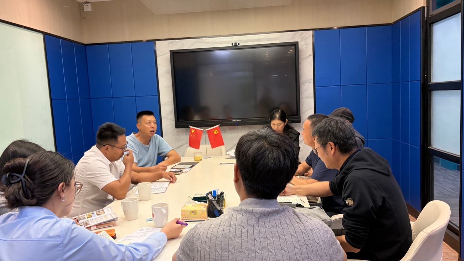 人民法治网云南运营中心一行到访临沧市双创中心