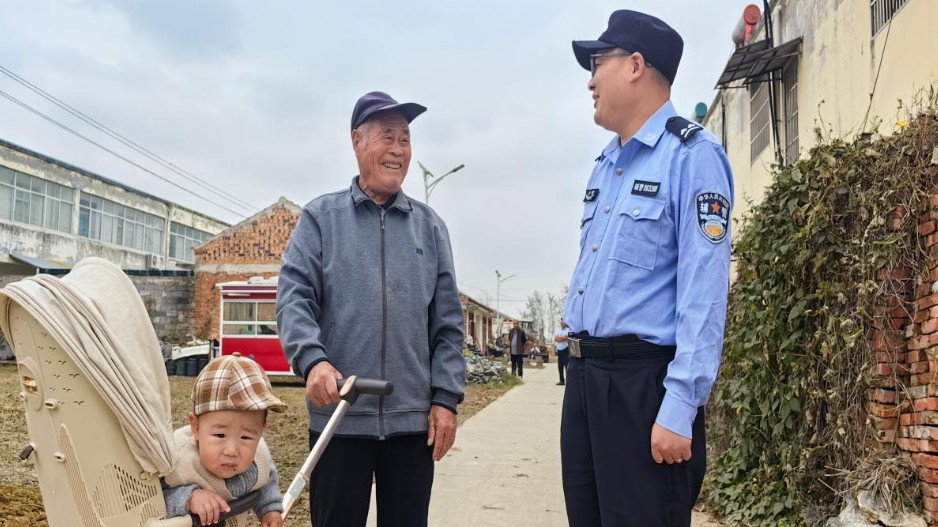 田间地头传反诈 平安守护在身边