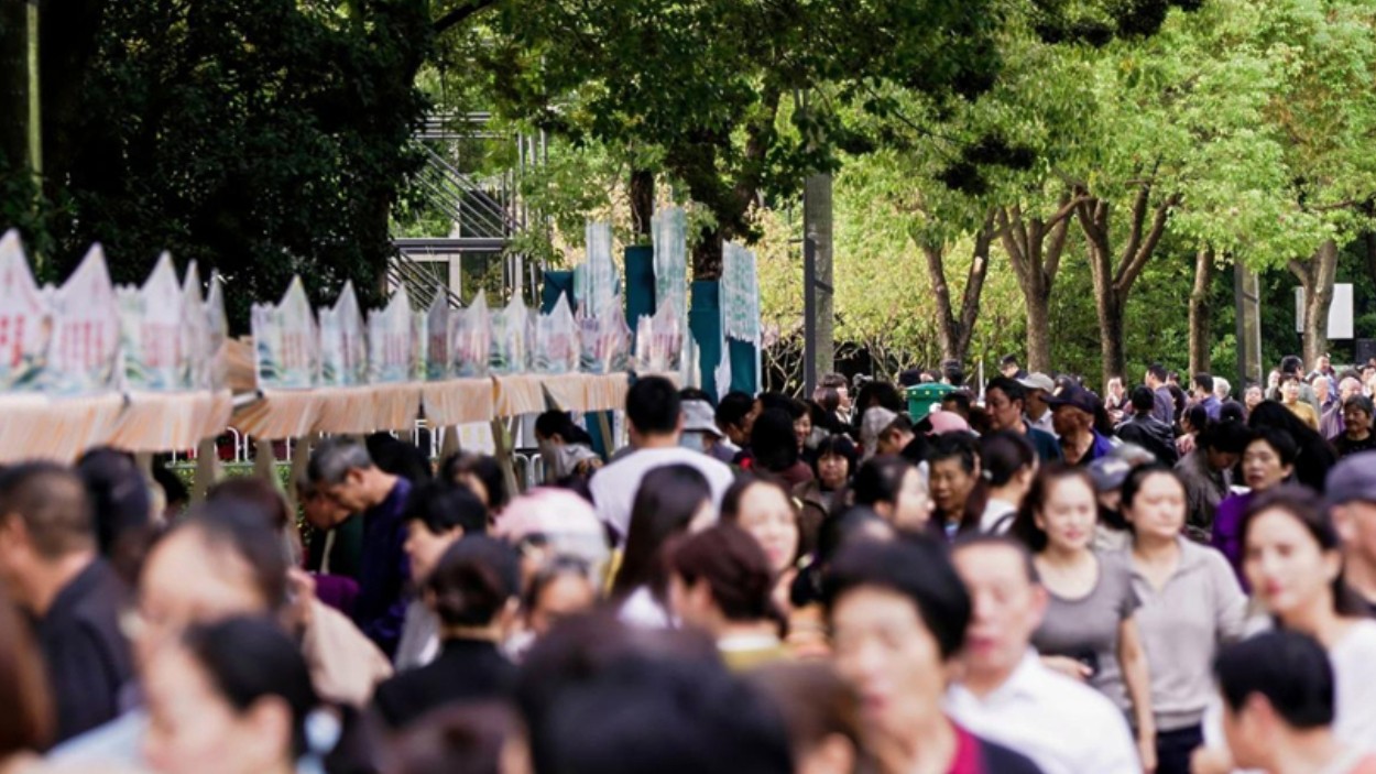 中医、反诈齐护航！如皋重阳市集多维度守牢市民“健康防线”