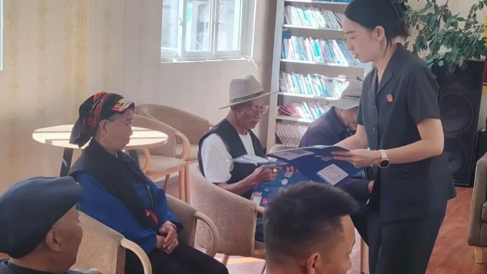 守护夕阳 反诈同行——康定法院姑咱法庭开展老年人反诈防骗普法宣传活动