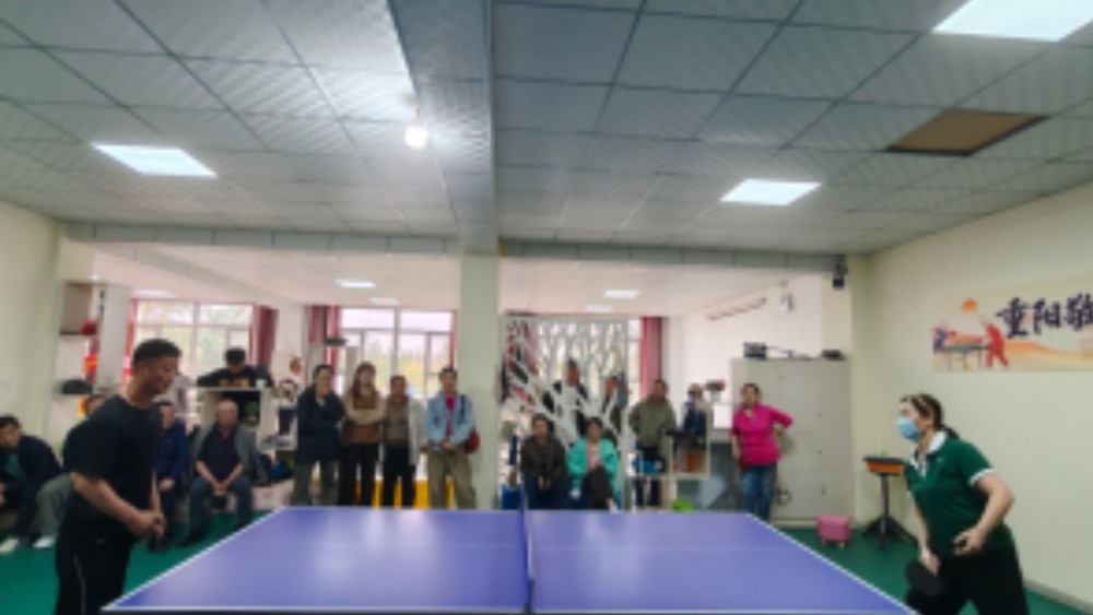 吴忠市利通区明珠社区：重阳敬老展风采 乒乓聚力暖明珠