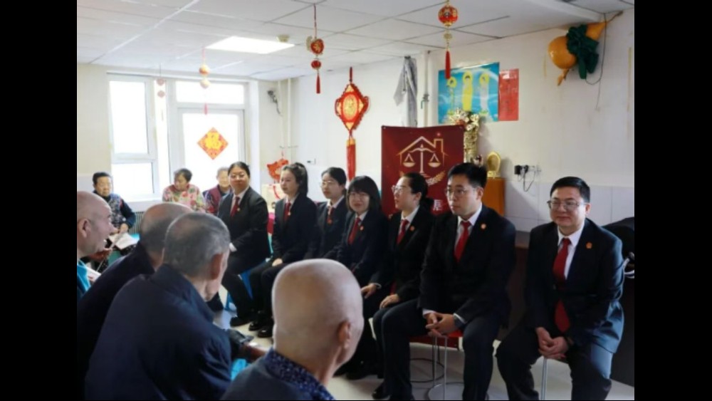 情暖重阳 法护桑榆——吉林长春南关法院民一庭党支部走进养老院开展“银龄安居课堂”主题党日活动