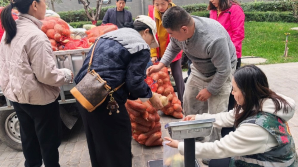 银川市兴庆区康平社区：一根萝卜连两端 万般关爱暖千家