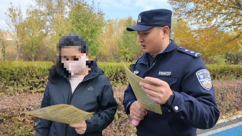 呼和浩特市公安局回民区分局：牵紧爱犬“文明绳” ，护好百姓游园安