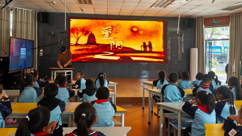 银川市兴庆区永康社区：沙画忆岁月 童心敬重阳