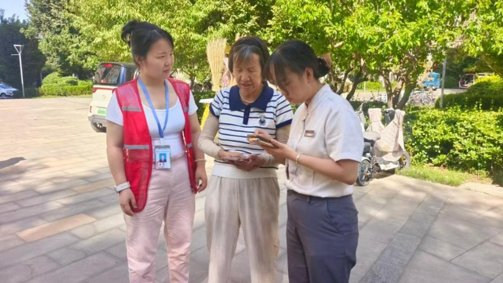 银川市金凤区铂悦社区：楼道堆物惹邻里烦忧 网格温情调解化积怨
