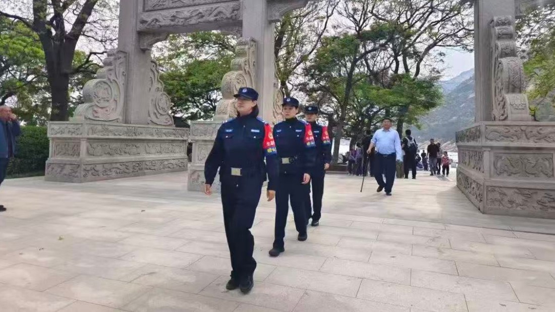 秋至山海 守护飞羽！崂山公安全链条守护南迁候鸟平安迁徙
