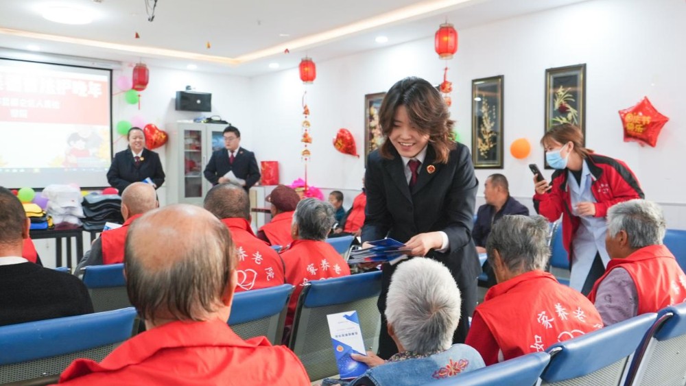 包头市昆都仑区人民检察院：把普法小板凳，搬到老人身边