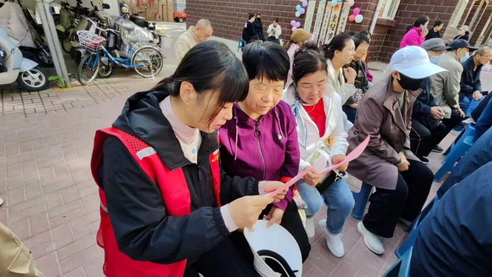 银川市兴庆区青山社区：重阳聚邻里 公约伴我行