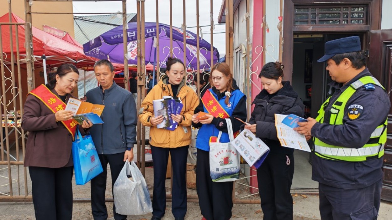 新疆巩留县司法局库尔德宁司法所开展专项法治宣传活动