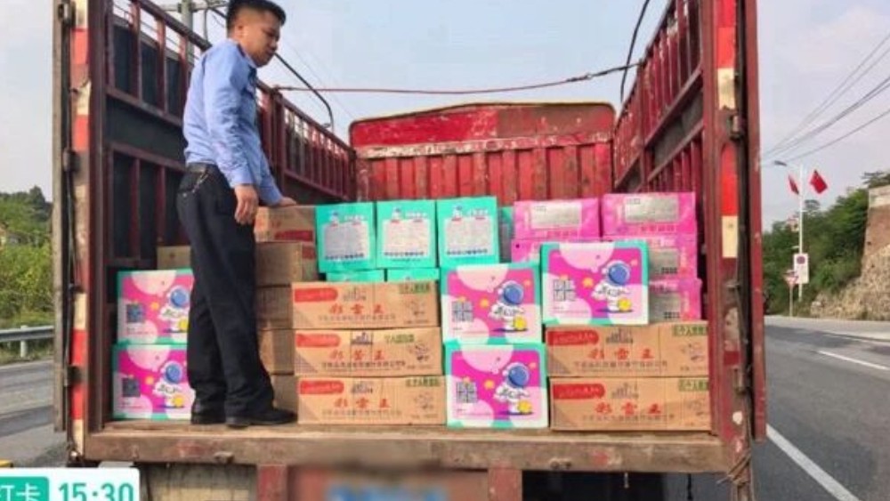 推进烟花爆竹“打非治违”专项整治 萍乡公安萍洪高速卡点查获203箱非法运输烟花