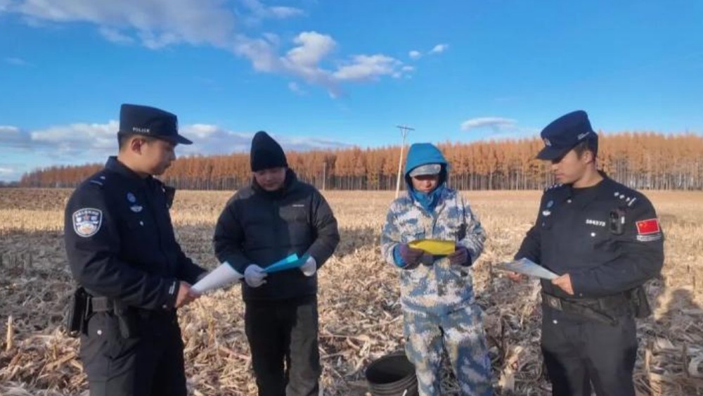 嘉荫县：警随农时守黑土 藏蓝护航好丰年