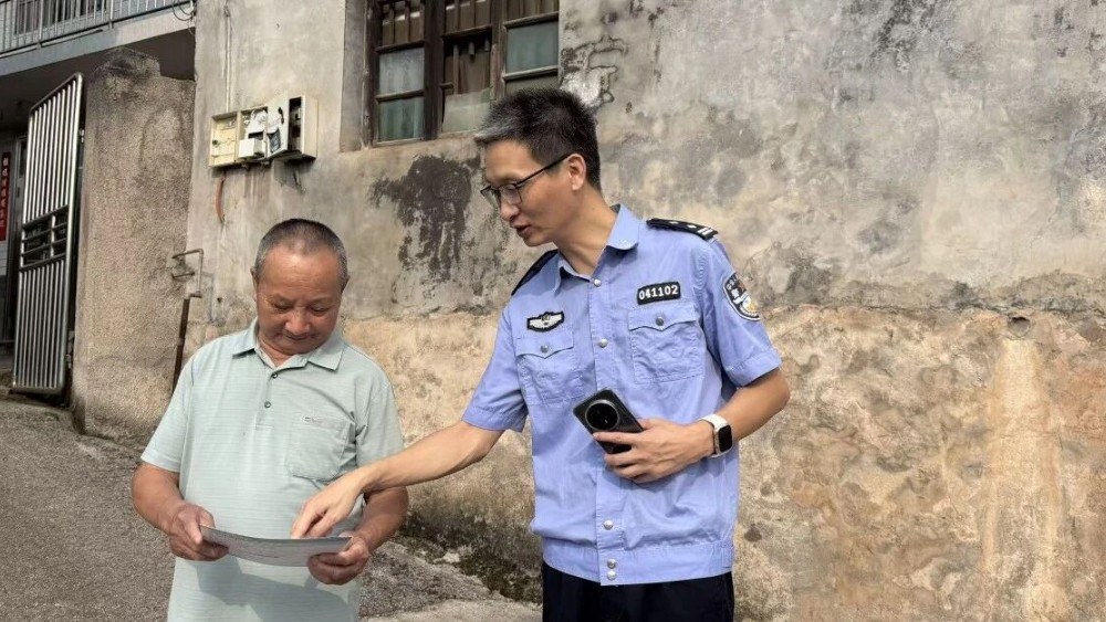 萍乡经开公安开展缉枪治爆普法宣传，群众上交旧物消除安全隐患