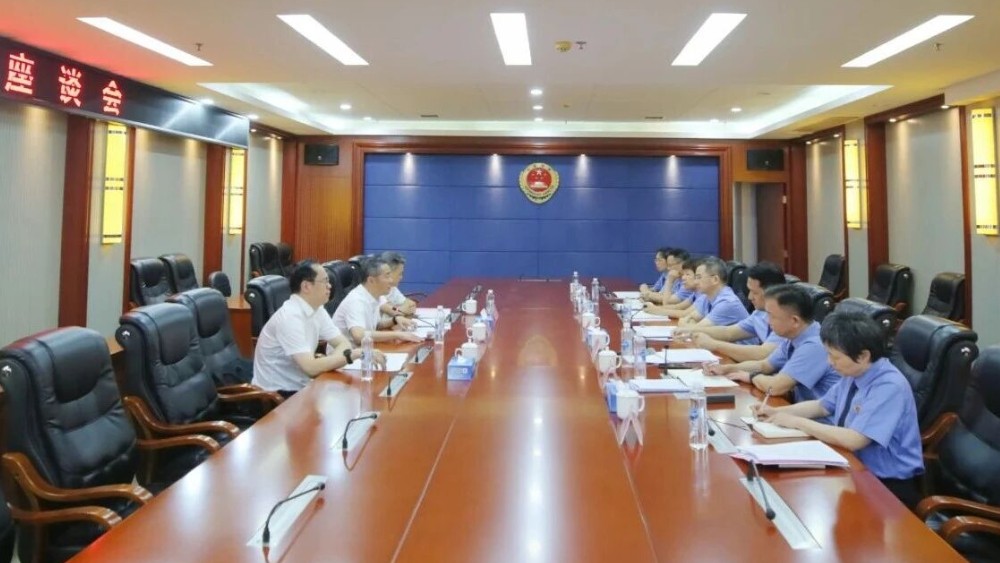 宜春市委常委、市委政法委书记严旭辉到宜春市检察院调研