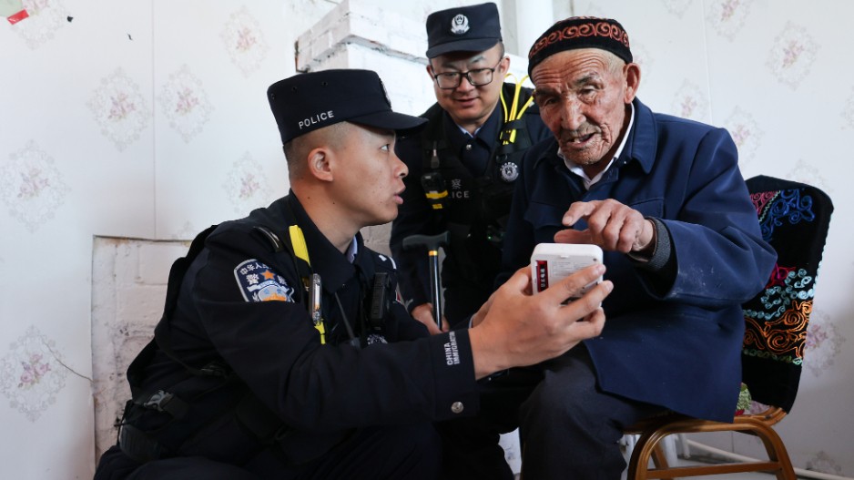 入户走访排查 筑牢安全防线