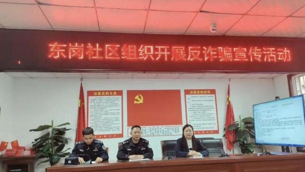 商南公安：一抹藏蓝暖重阳 平安守护伴银发