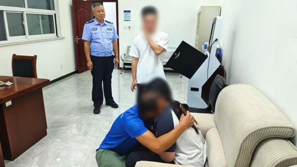 少女负气离家出走跨省乘车 胶州北站民警极速寻回暖心化解心结