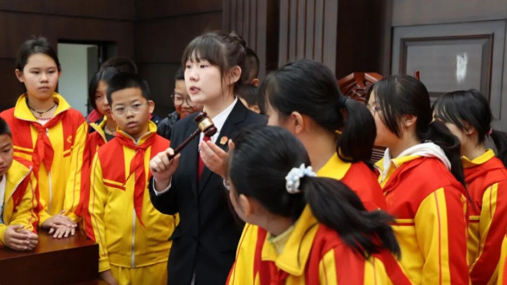 双鸭山中院：法润童心 “双法小葵花”护航成长