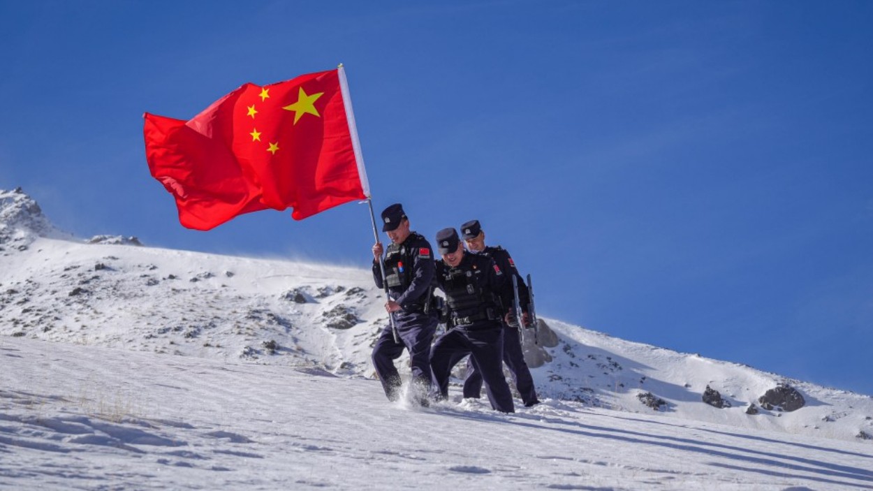 新疆克州边境管理支队吉根边境派出所：顶风冒雪巡边路