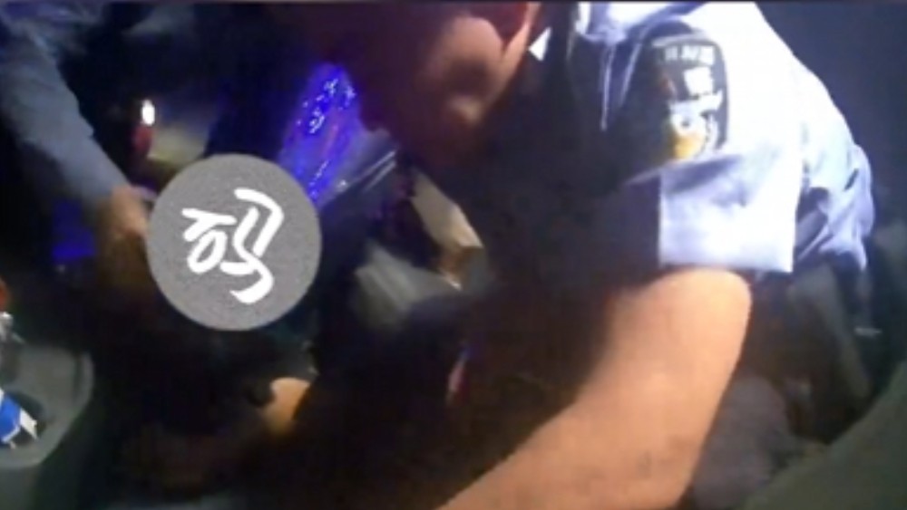 抚州公安暖心救助！民警凌晨巡逻发现昏迷司机及时施救