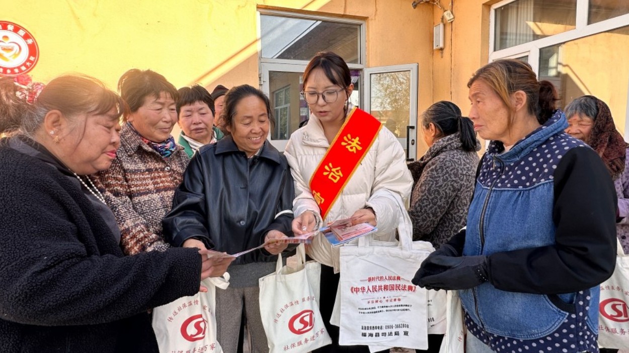 新疆福海县司法局：多维普法入基层 法治护航保平安