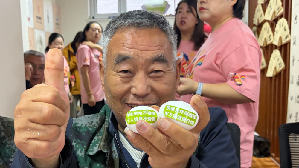 银川市兴庆区泰和社区：重阳敬老茶话暖 反诈鸡蛋护银龄