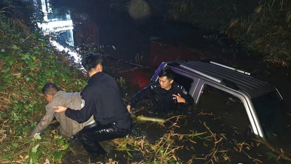 深夜巡逻遇险情！