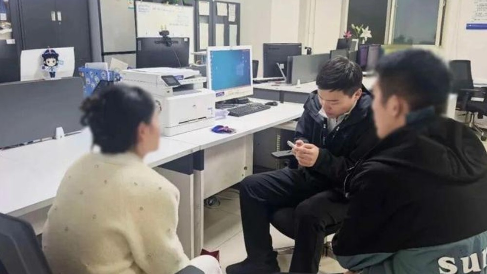 识破“退款清退”诈骗套路 西安经开公安精准拦截价值11.5万元涉诈黄金