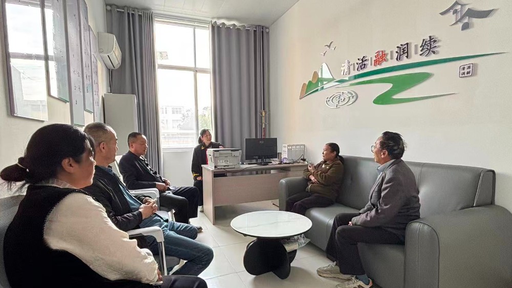河南省南阳市淅川县法院九重法庭：邻里地界起争执 “源头活水”化干戈