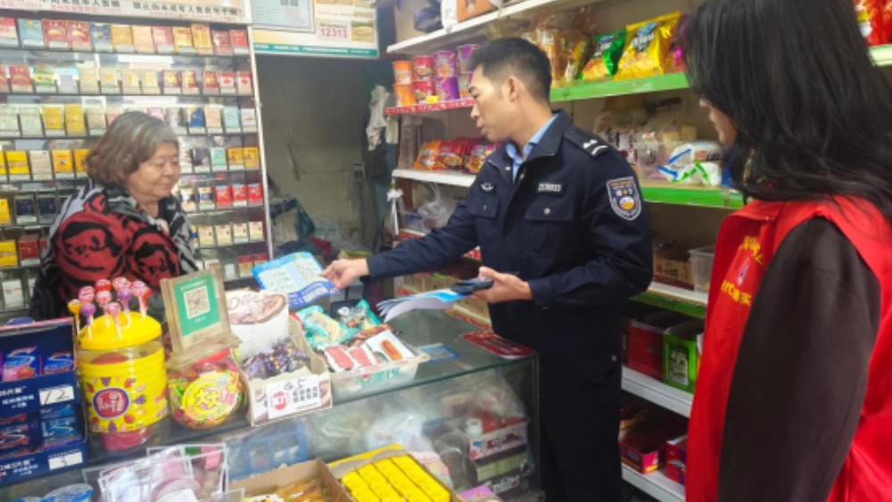 吴忠市利通区裕西社区：敲开家门讲反诈 走遍商铺除隐患