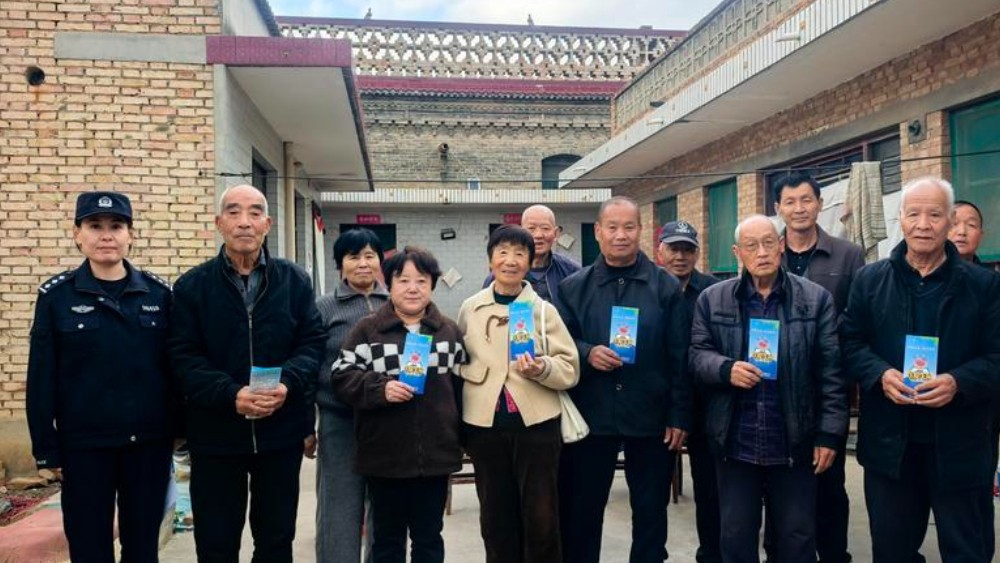 澄城：大喇叭喊醒乡音 小板凳坐热民心