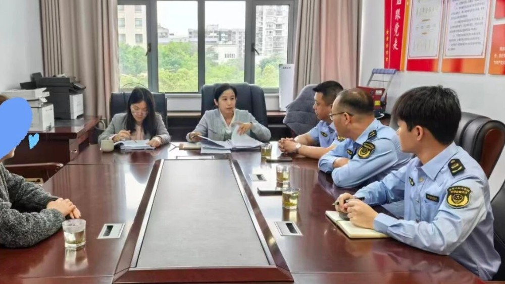 赣州行政复议柔性调解化纠纷，群众送锦旗致谢暖心