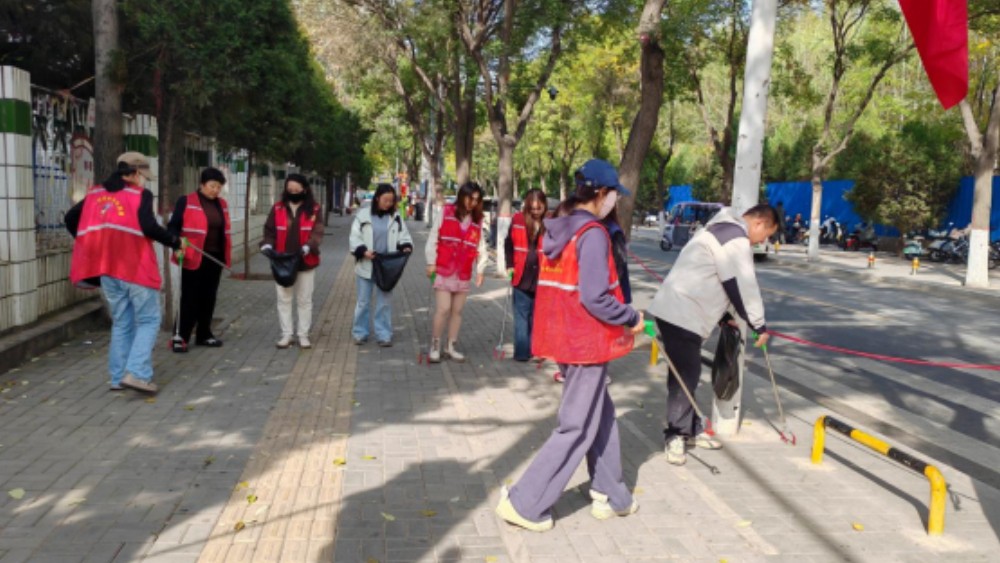 银川市金凤区清馨苑社区：秋冬爱卫不松懈 扮靓家园护健康