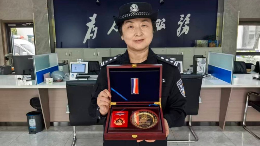 34年坚守户籍窗口，她捧回“金盾奖”