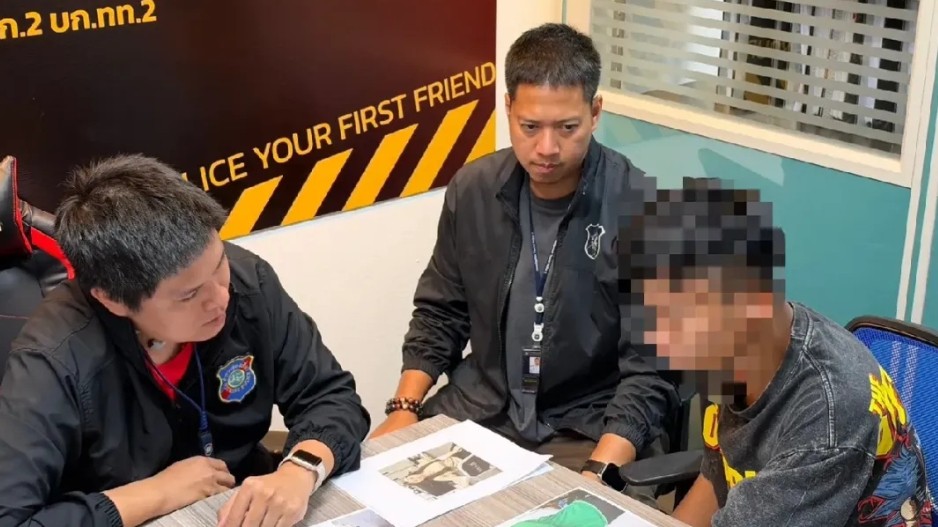 泰国警方披露中国女游客遇险案：24岁受害人赴泰见男网友，上车不到10分钟手机被夺、被绑往泰缅边境，途中跳车逃生；两嫌疑人被抓获
