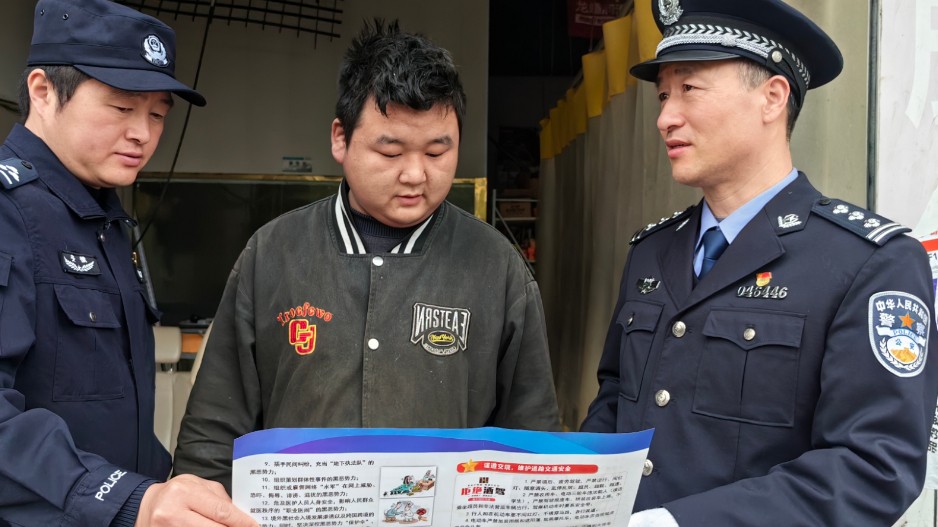 巡逻+宣讲两不误 盘活警力守护平安