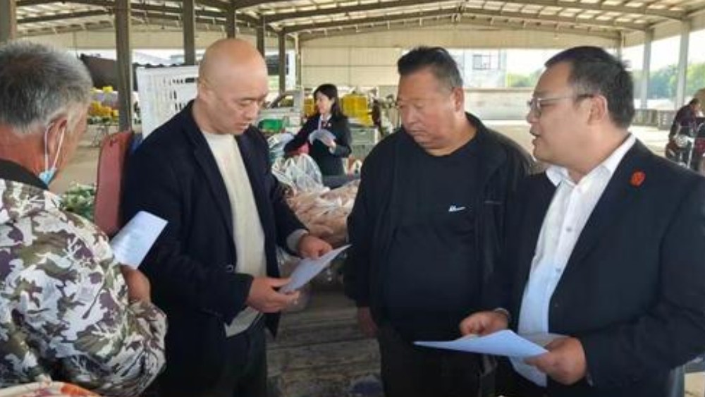 送法进田间 精准护农利——周至县法院终南法庭把司法服务送到“菜篮子”产业链上