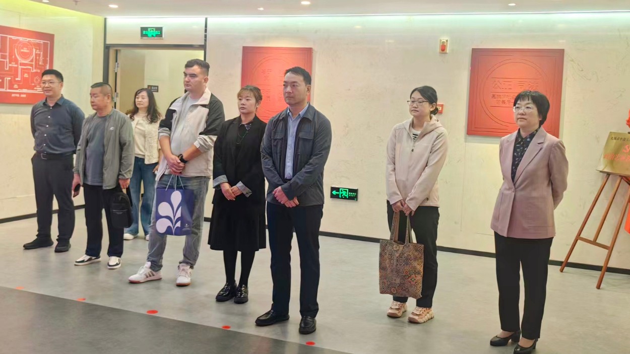 新疆霍城县人民法院赴江苏省无锡市中级人民法院交流学习