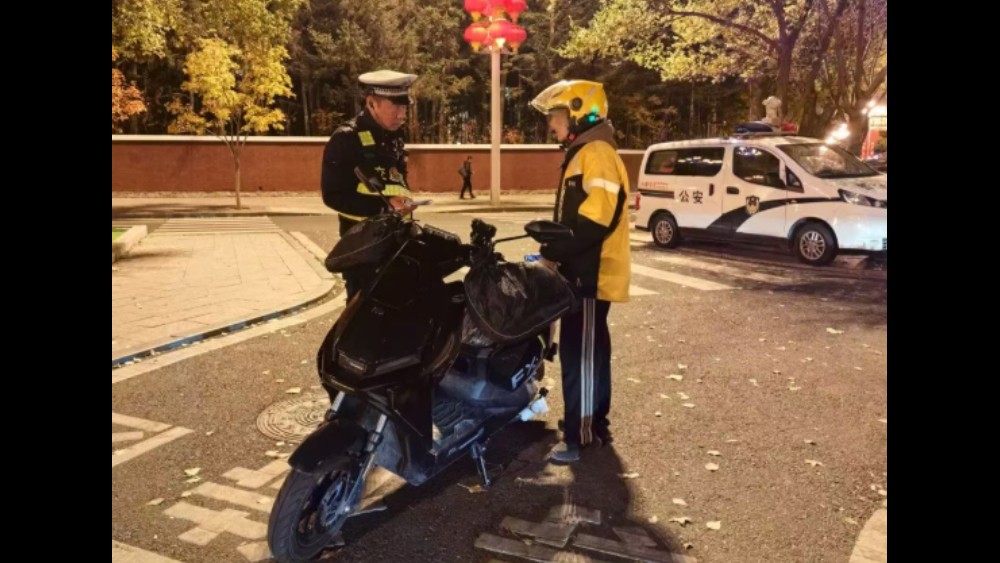 给城市“降噪” 为文明“护航”——吉林长春交警持续开展夜查统一行动