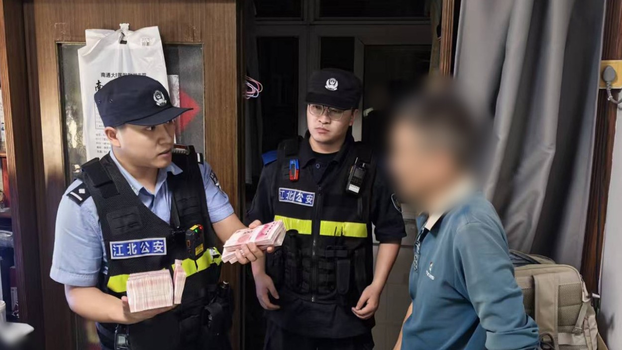 “贴身”劝防 民警紧急挽损14万元