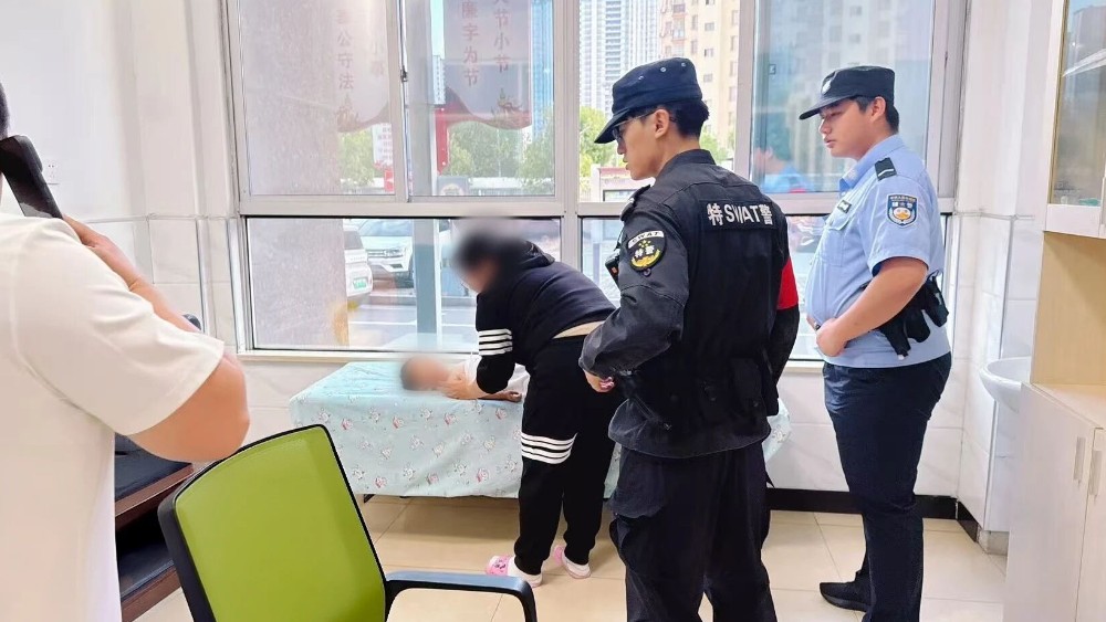 危急时刻显担当，抚州东乡特巡警快速救助晕厥儿童