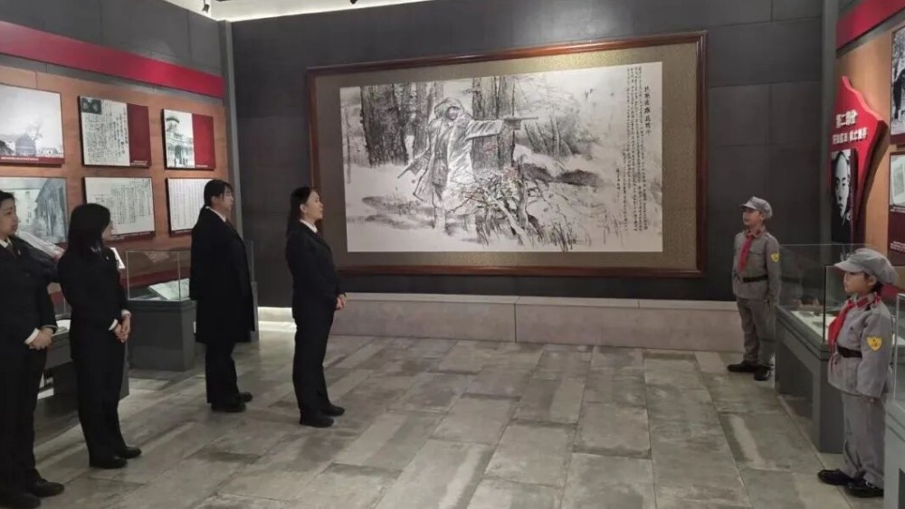 双向授课传薪火 法治护航少年行