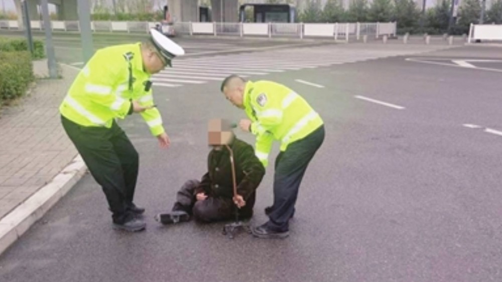 救助倒地老人