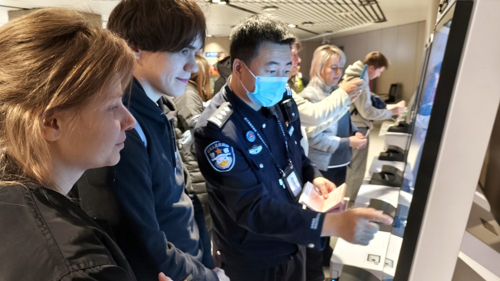 哈尔滨边检站圆满完成堪察加国际客运航线首航